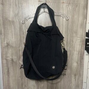 Lululemon On My Level Tote Bag 19L Black Shiny Gold Water Repellent
